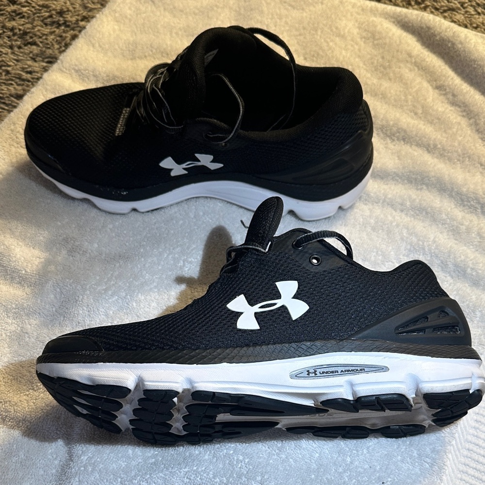 Under Armour Black Athletic Shoes - Picture 6 of 8
